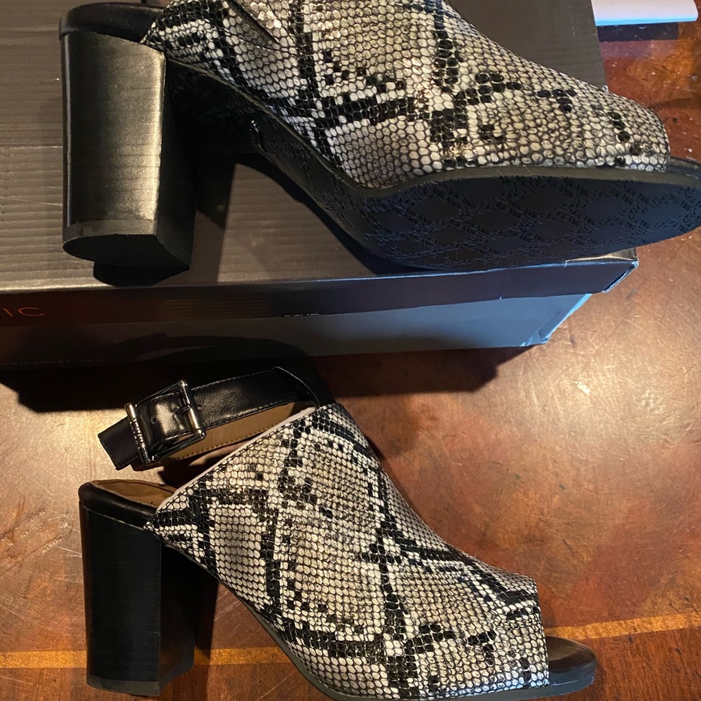 Vionic Kaia snake shoes asst New - Picture 3 of 4
